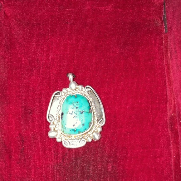 Turquoise-925 Sterling Silver Pendant- Beautifully Crafted Vintage Pendant - Picture 2 of 8